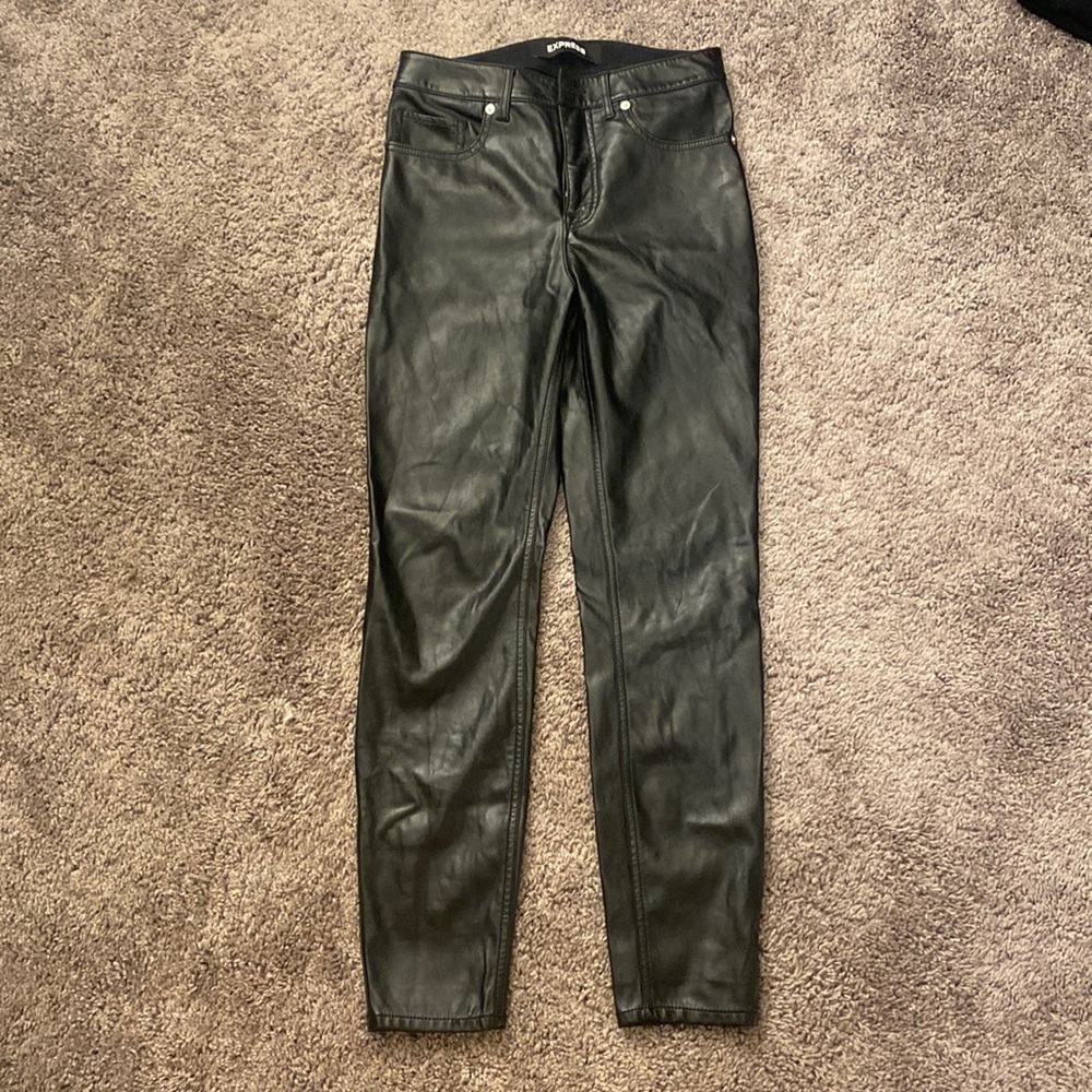 Skinny leather pants. High-rise.